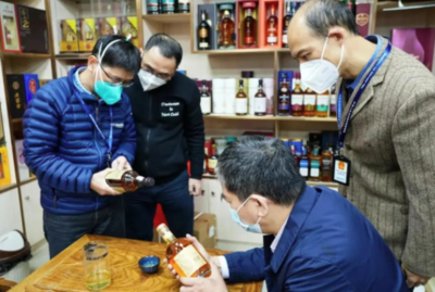 第三季“九号查酒”行动圆满收官，现场查获冒牌“茅台1935”等假酒，守护酒类经营市场秩序