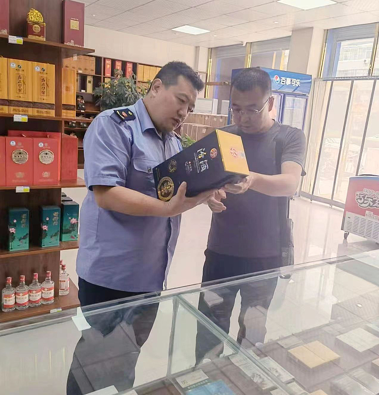 榆阳区市场监管综合执法大队深入开展打击假酒专项检查 守护酒类市场安全