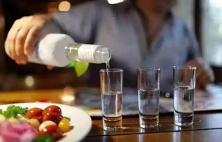 在上海如果开一个卖酒的店怎样办理经营许可证呢
